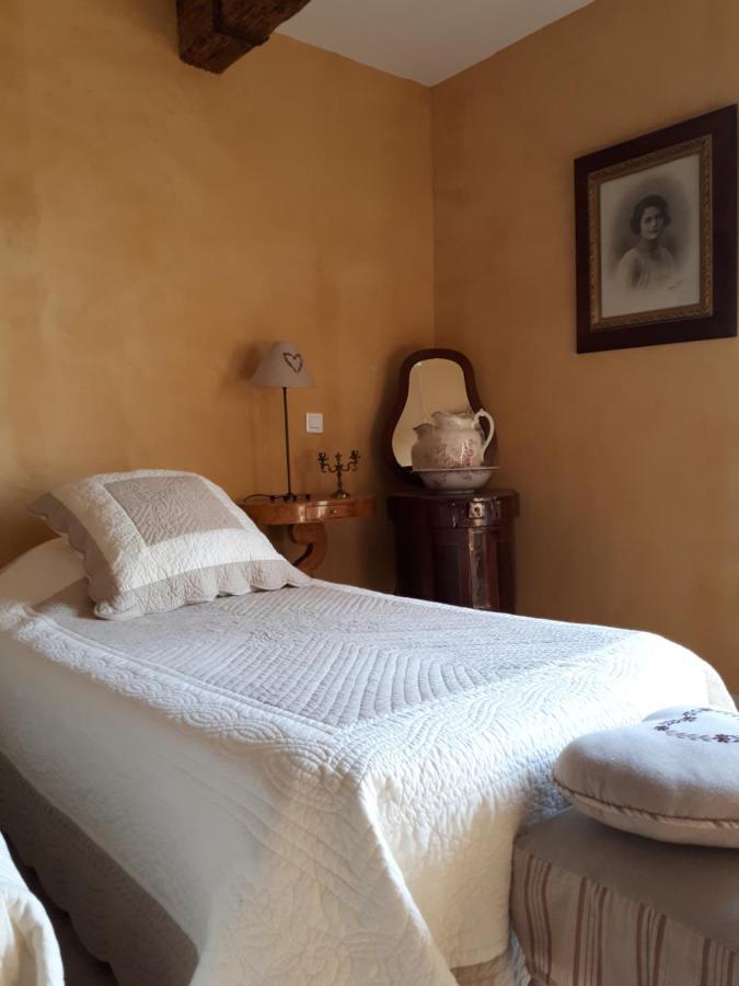 Mas Saint-Joseph Bed and Breakfast Fontvieille Esterno foto